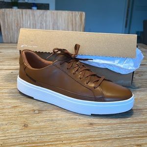 Brand new Kizik Vegas size 9 (men’s) size 10.5 (women’s)